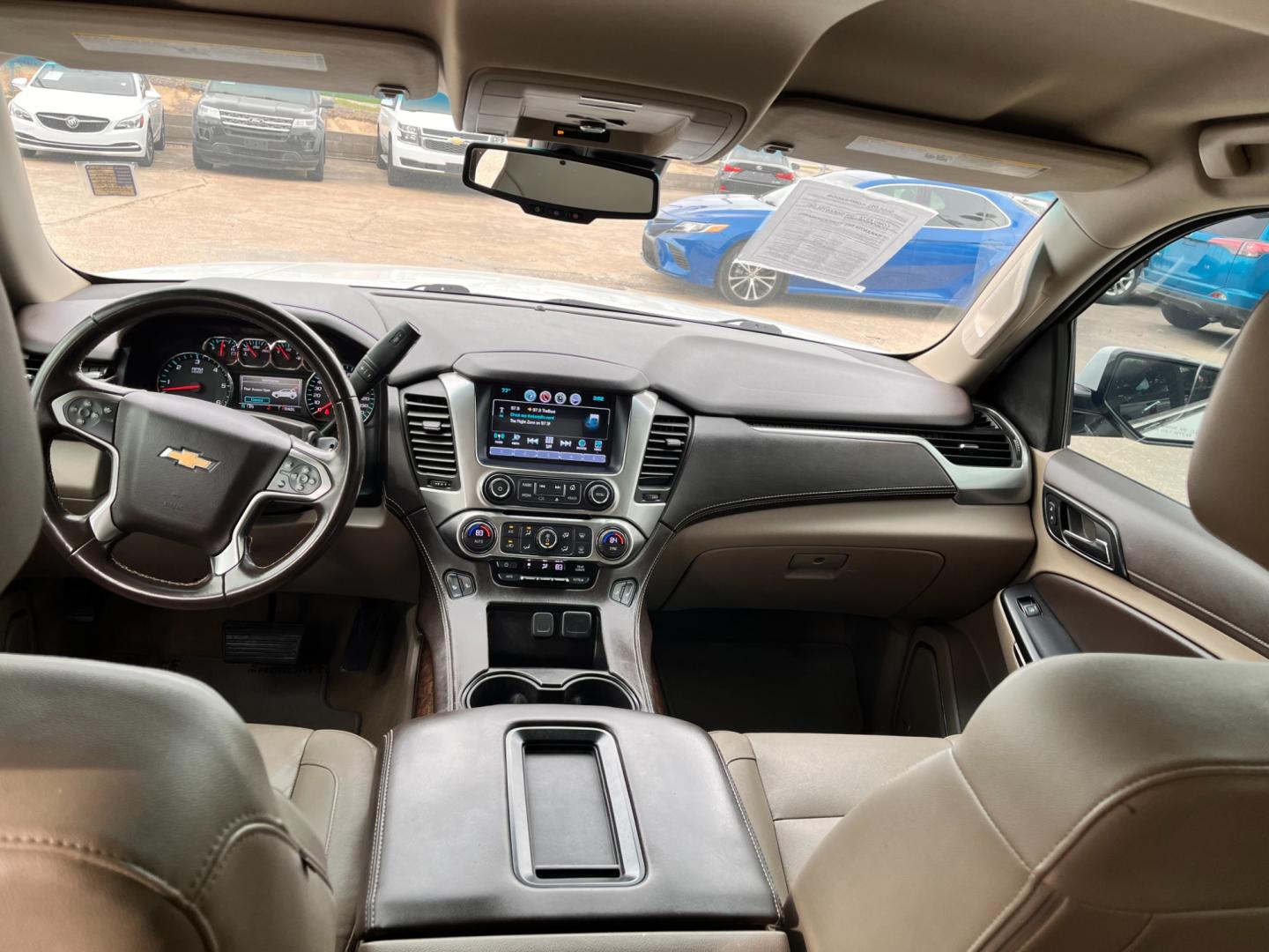 2018 white Chevrolet Tahoe LT 2WD (1GNSCBKC5JR) with an 5.3L V8 OHV 16V engine, 6A transmission, located at 945 E. Jefferson Blvd, Dallas, TX, 75203, (214) 943-7777, 32.752514, -96.811630 - Photo#4